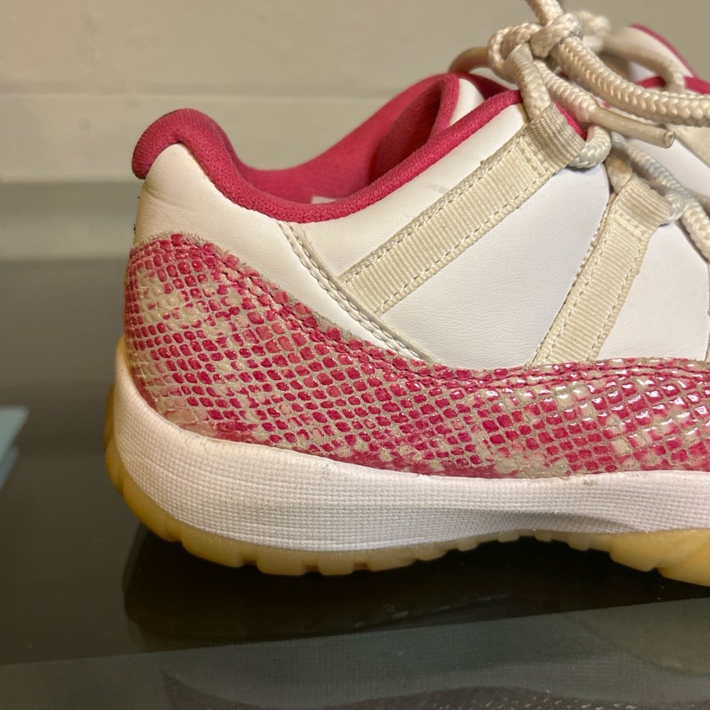 Size 8 - Air Jordan 11 Retro Low Pink Snakeskin W - Picture 2 of 16